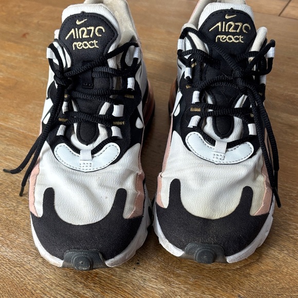 Nike Air Max 270 React Black Coral - Picture 2 of 12